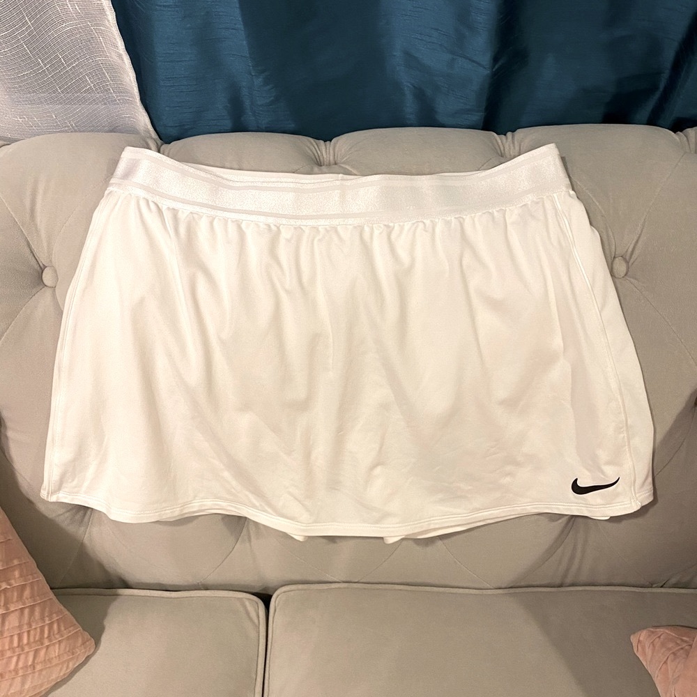 Nike women’s white dri-fit tennis/golf skirt shorts under Size X Large.